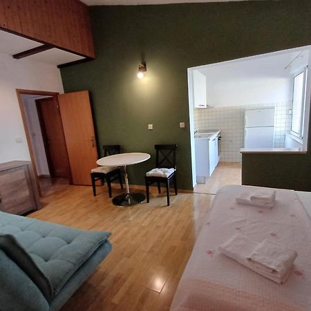 Apartmani Miki พอดโกรา ภายนอก รูปภาพ