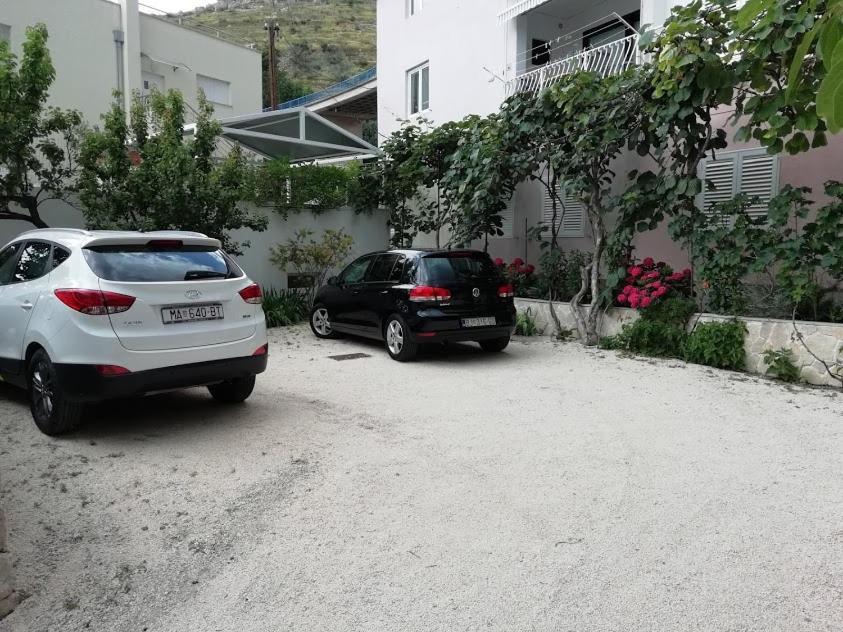 Apartmani Miki พอดโกรา ภายนอก รูปภาพ