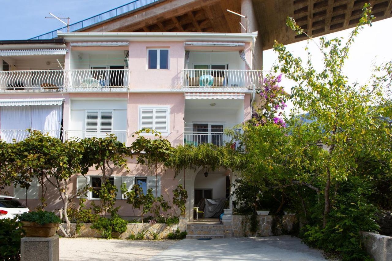 Apartmani Miki พอดโกรา ภายนอก รูปภาพ