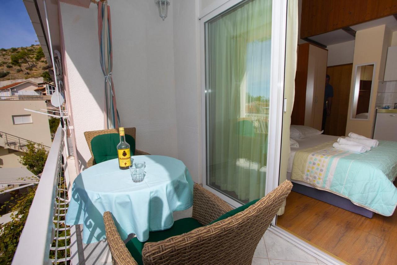 Apartmani Miki พอดโกรา ภายนอก รูปภาพ