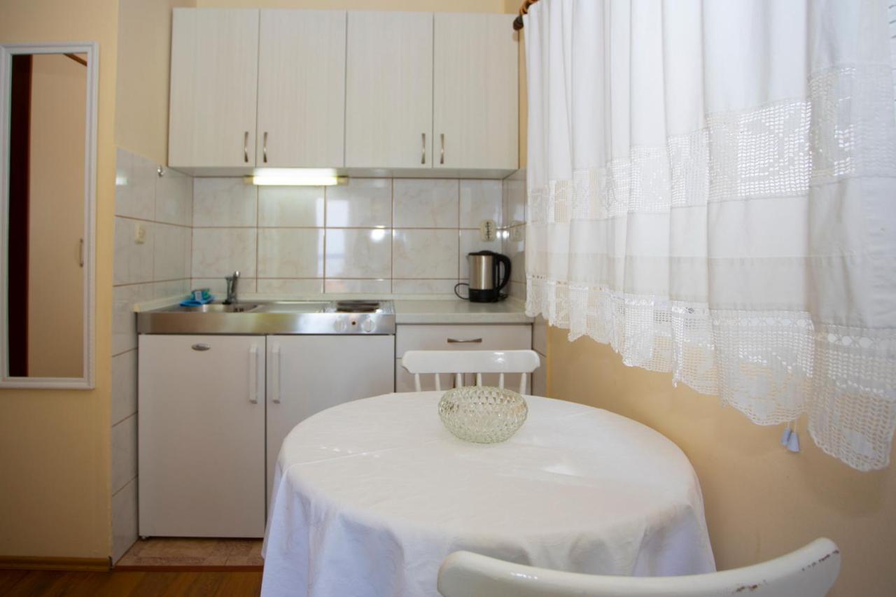 Apartmani Miki พอดโกรา ภายนอก รูปภาพ