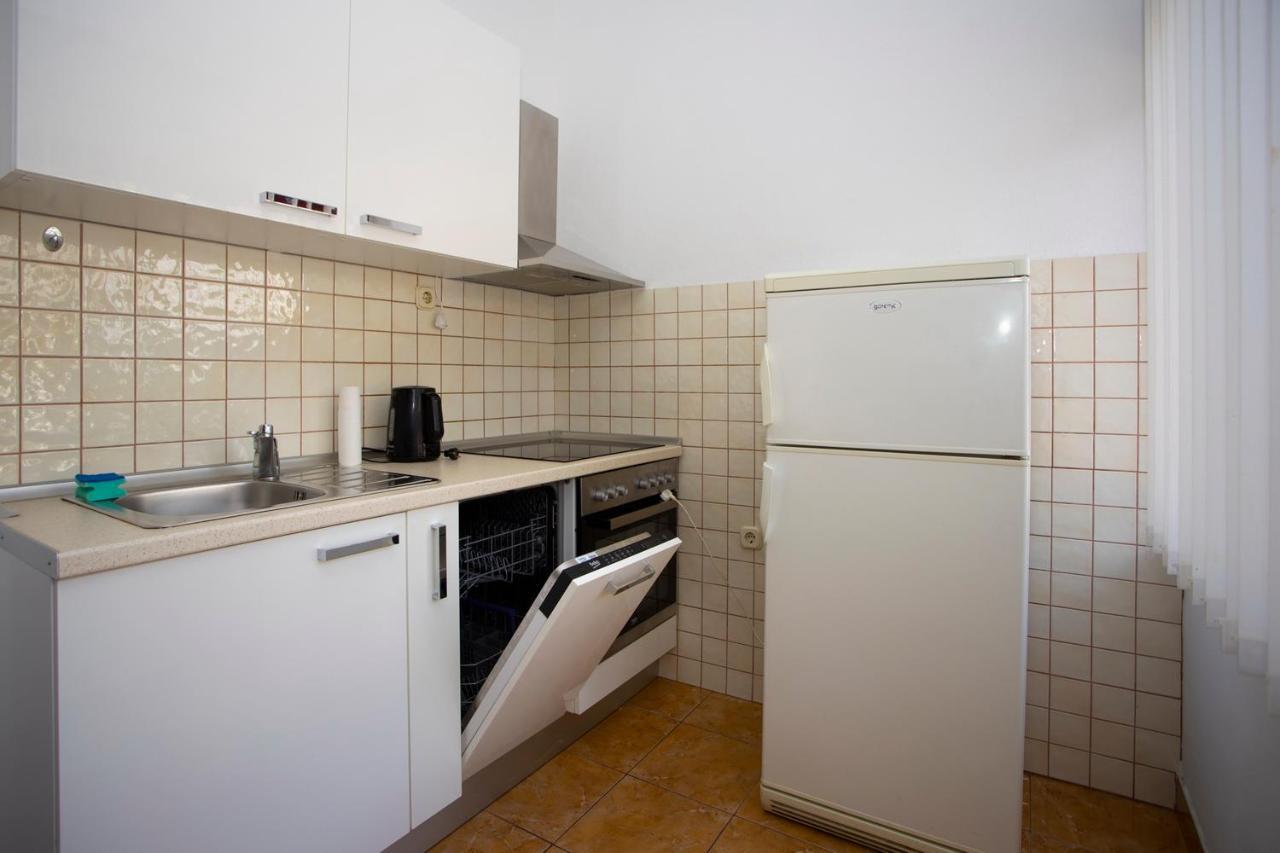 Apartmani Miki พอดโกรา ภายนอก รูปภาพ