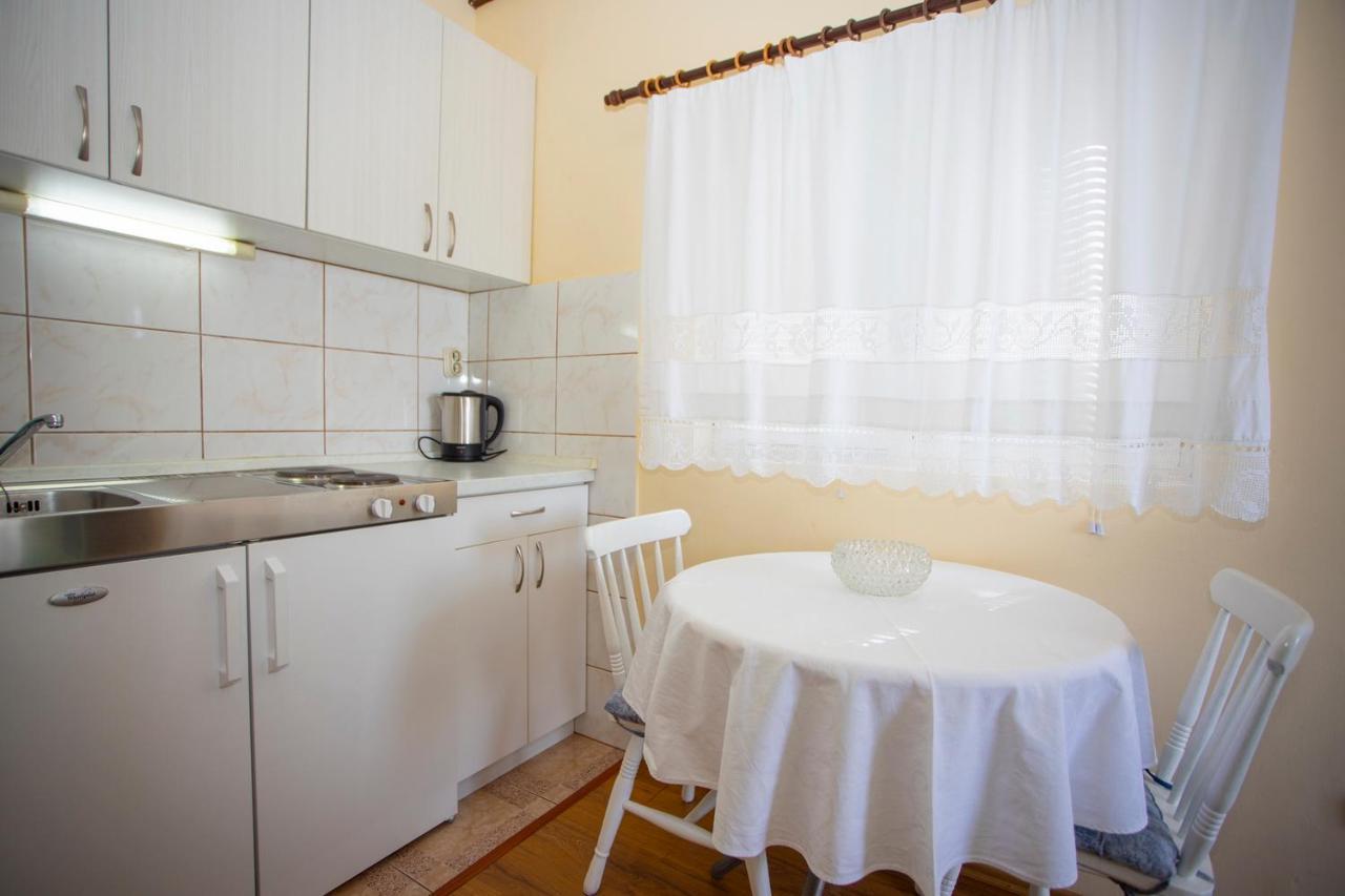 Apartmani Miki พอดโกรา ภายนอก รูปภาพ