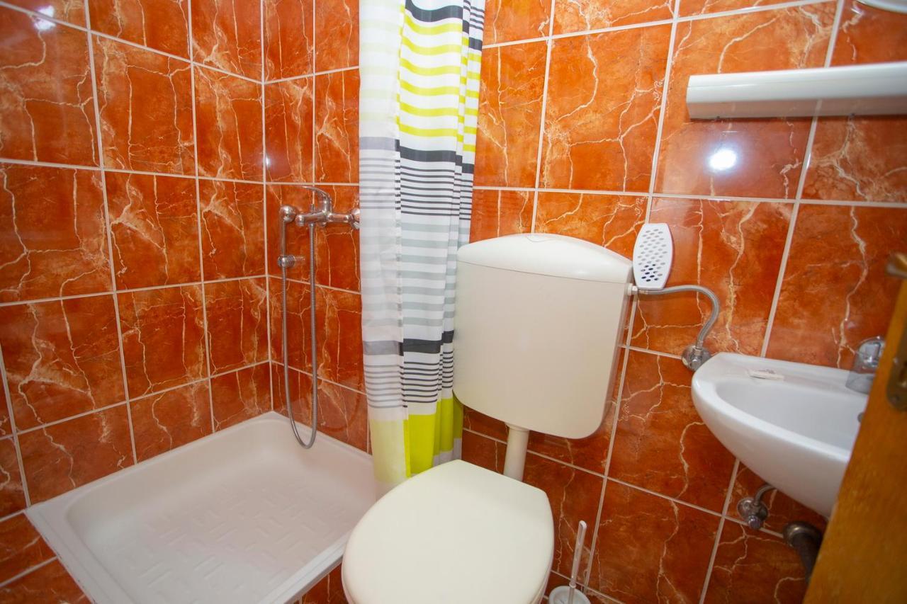 Apartmani Miki พอดโกรา ภายนอก รูปภาพ