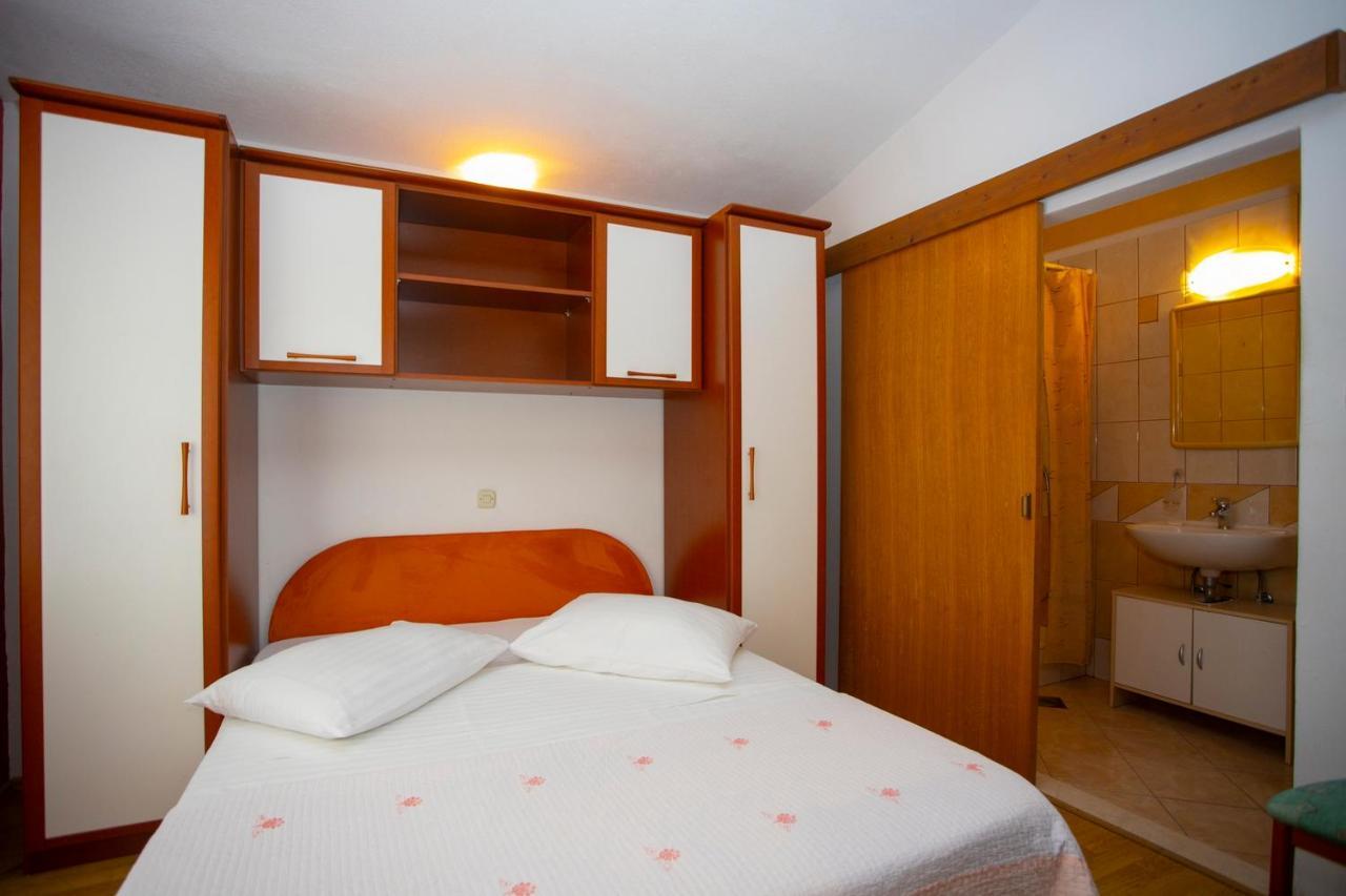 Apartmani Miki พอดโกรา ภายนอก รูปภาพ