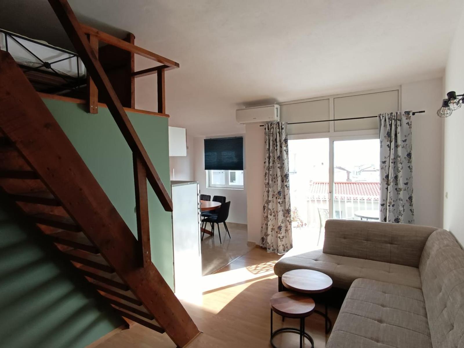Apartmani Miki พอดโกรา ภายนอก รูปภาพ