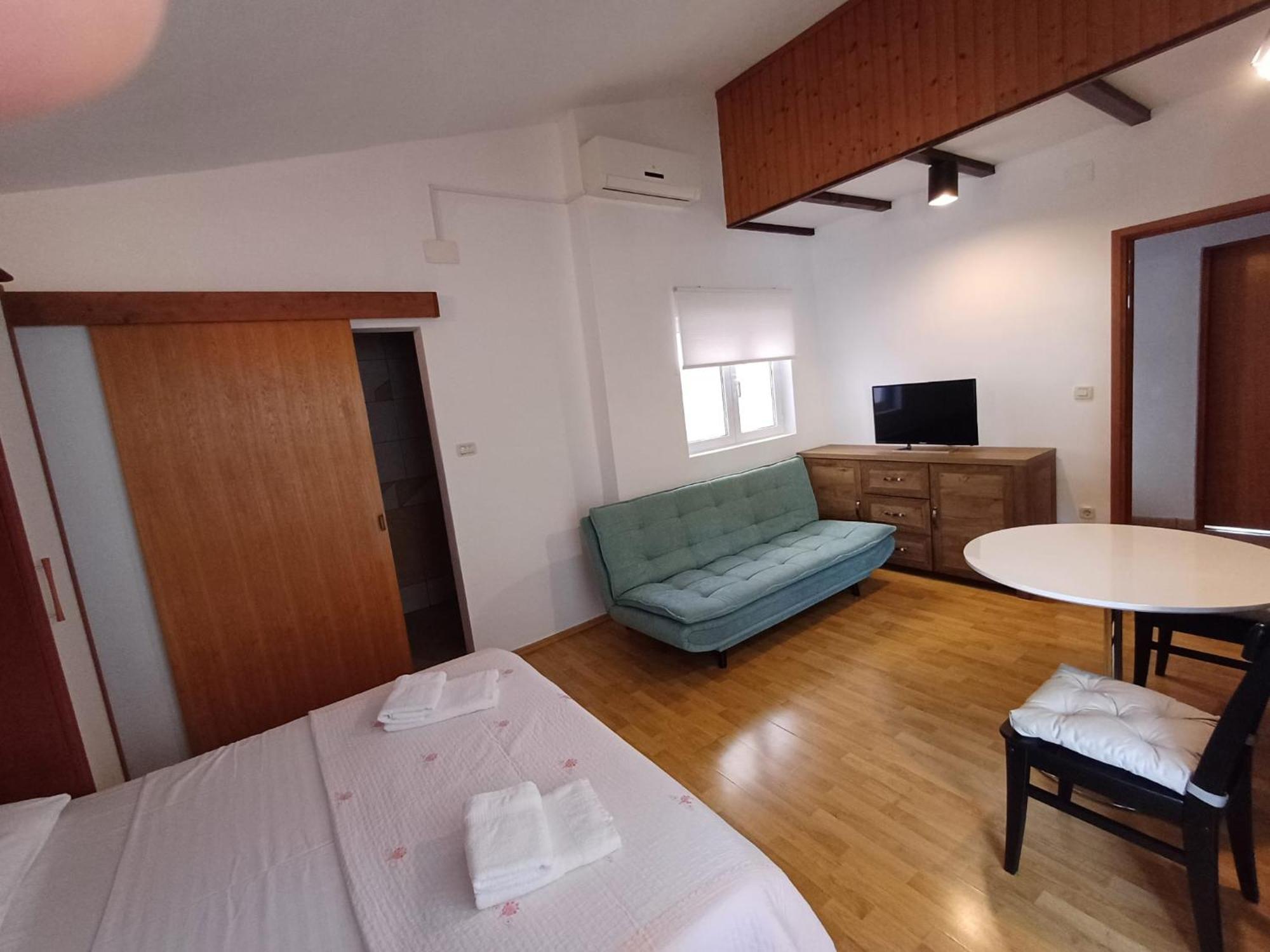 Apartmani Miki พอดโกรา ภายนอก รูปภาพ