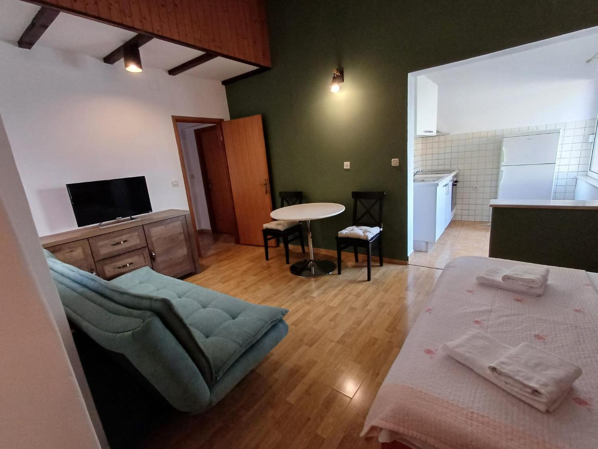 Apartmani Miki พอดโกรา ภายนอก รูปภาพ